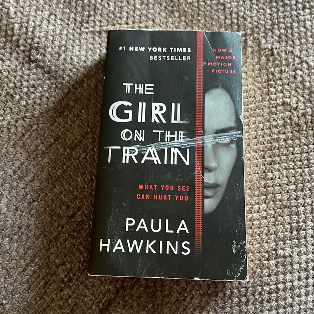 Paula Hawkins , The girl on the train, paper back book